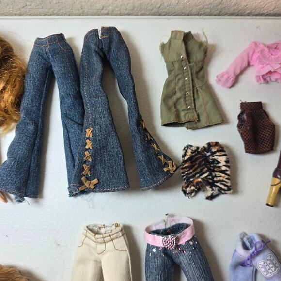 Bratz Meygan Doll Bundle - 4 Dolls Clothes Shoes Sleepover Strut It Xpress It - Picture 5 of 10